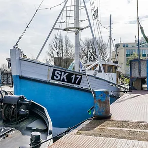  Bådhotel Asile Flottant