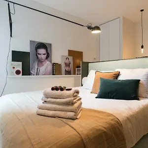  Apartment Canal Centre